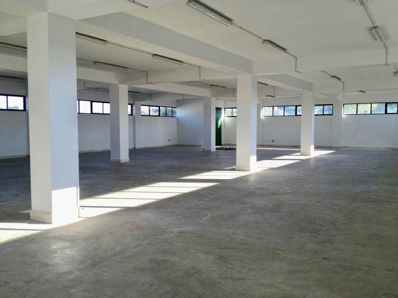 Shitet kapanon industrial ne autostraden Tirane-Durres.