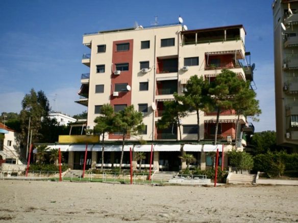 Bar restorant buze detit, Shkembi Kavajes, Durres
