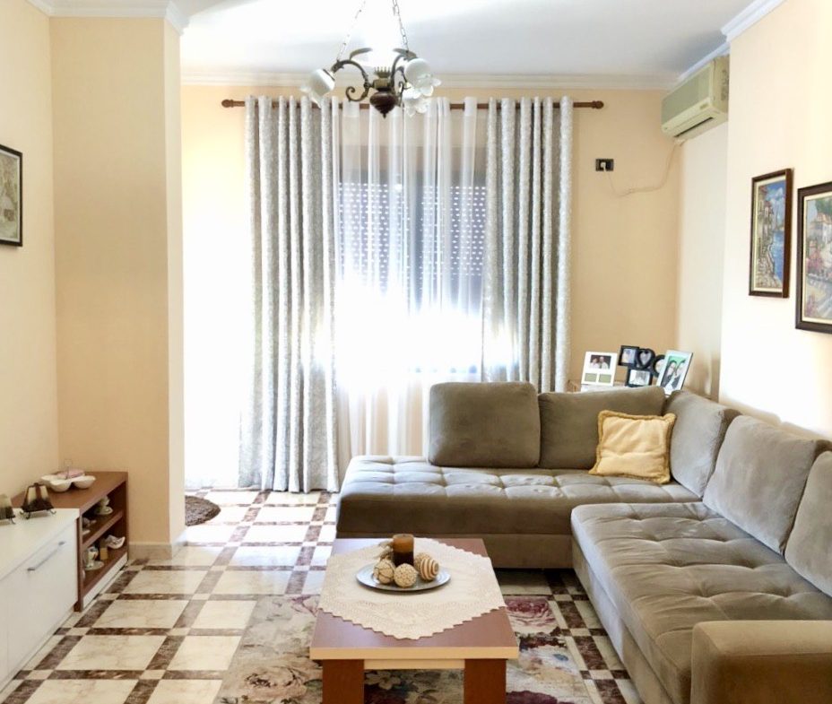 Apartament 4+1 prane ish Rajonit te Policise, Durres