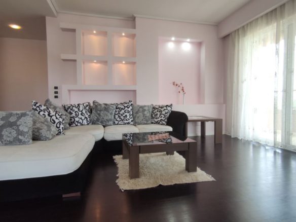 Jepet apartament me qera 2+1 te Rruga e Elbasanit, Tirane.