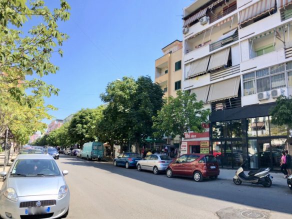 Apartament 2+1 prane Muzeumit te Deshmoreve, Durres