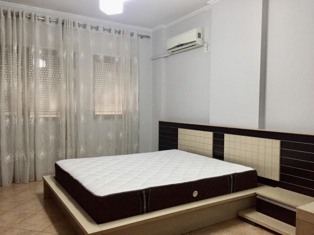 Jepet apartament 2+1 me qira, rruga Him Kolli , Tirane.