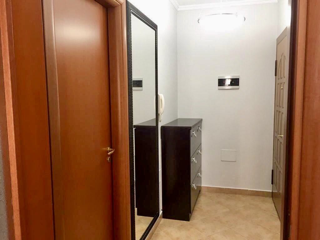 Jepet apartament 2+1 me qira, rruga Him Kolli , Tirane.