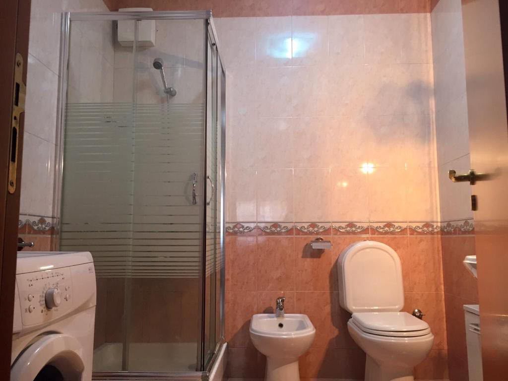 Jepet apartament 2+1 me qira, rruga Him Kolli , Tirane.