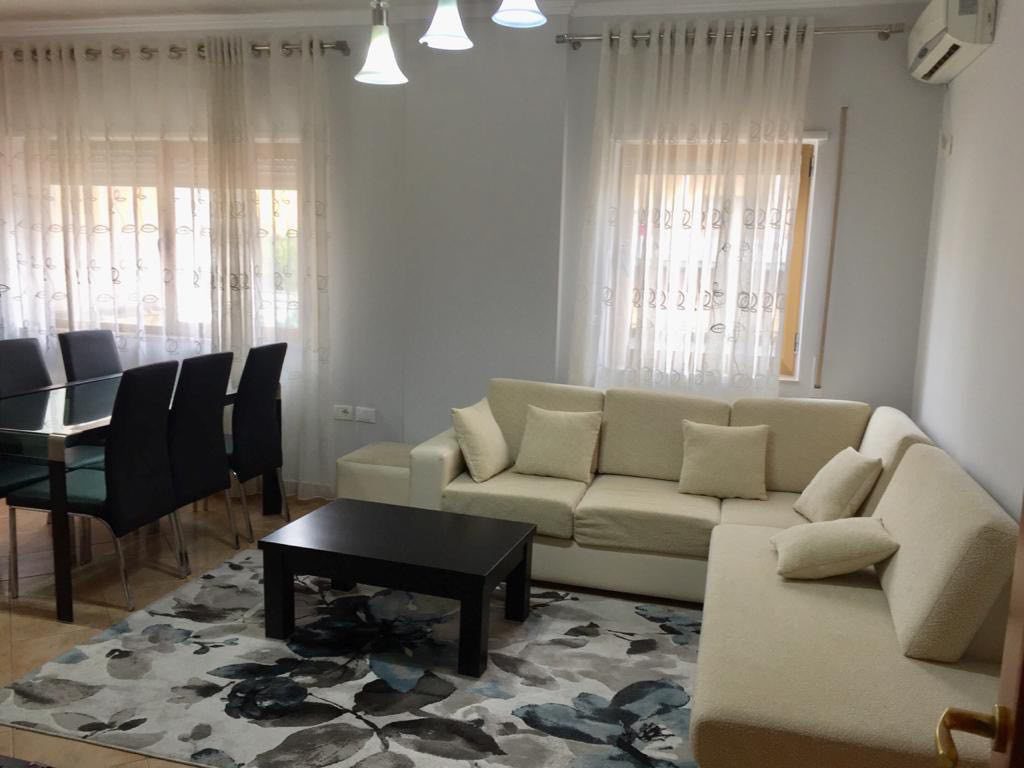 Jepet apartament 2+1 me qira, rruga Him Kolli , Tirane.