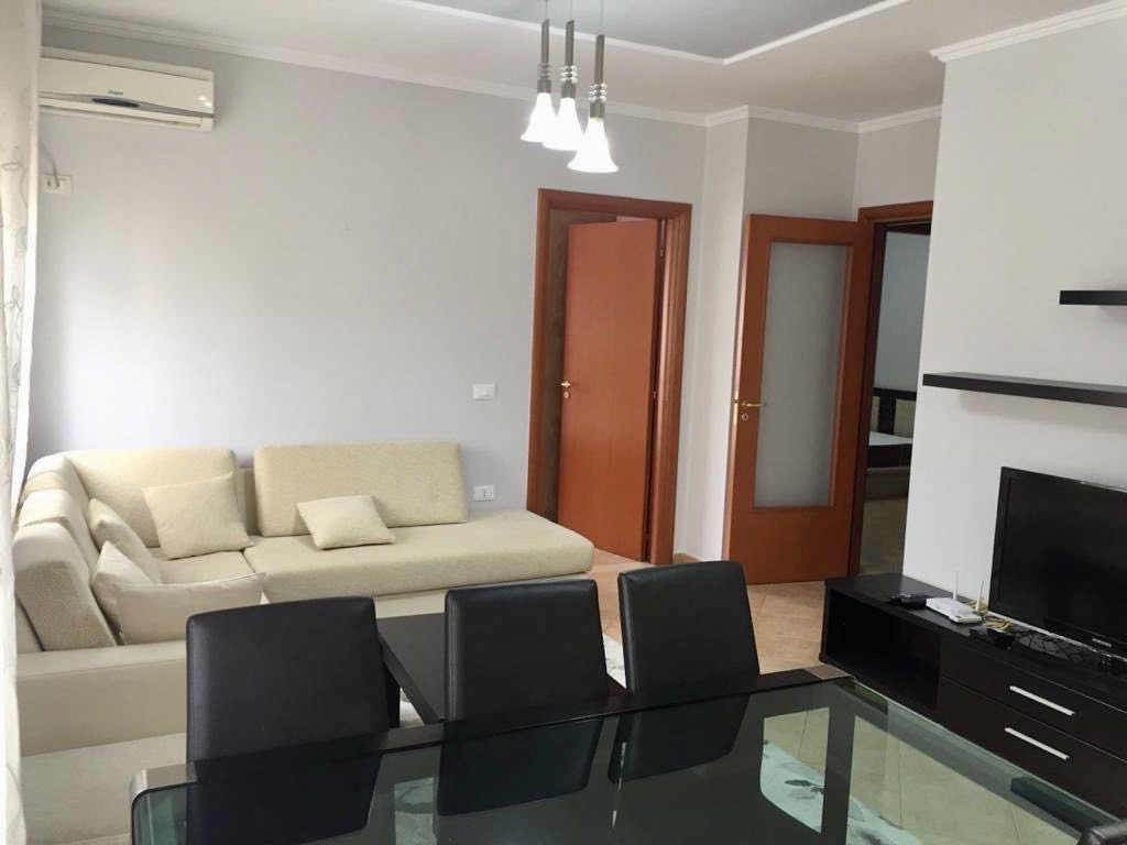 Jepet apartament 2+1 me qira, rruga Him Kolli , Tirane.