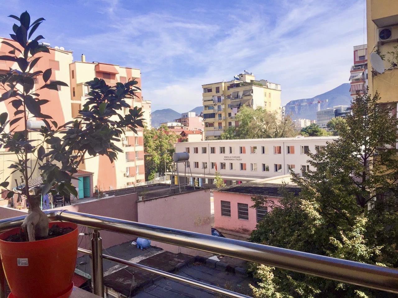 Jepet apartament 2+1 me qira, rruga Him Kolli , Tirane.
