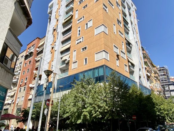Apartament per shitje , prane RTSH, Tirane.