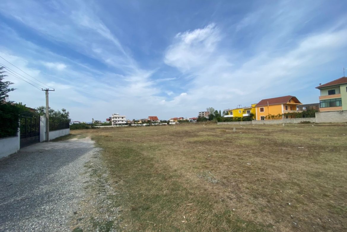 Shitet toke me siperfaqe 7400m2, pas Ardenos, Tirane.