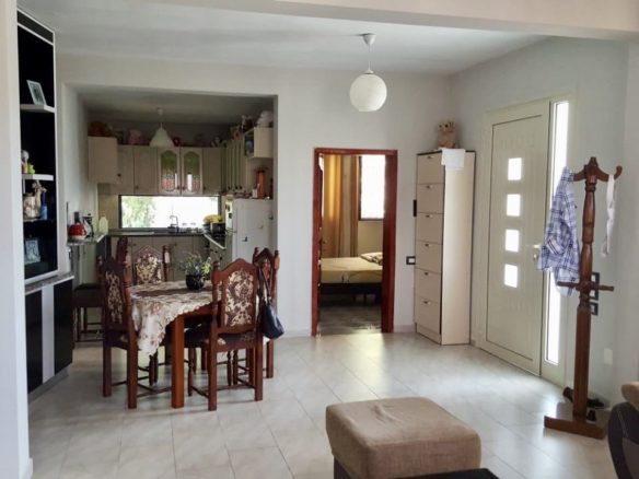 950 m2 toke dhe 450 m2 ndertim ne shitje, prane Kishes, Kënet Durres
