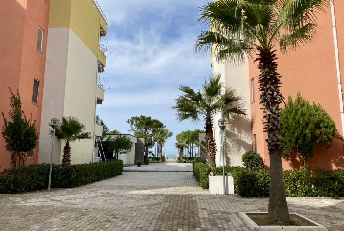 Apartament 75 m2, ngjitur me hotel Suprem, Qerret.