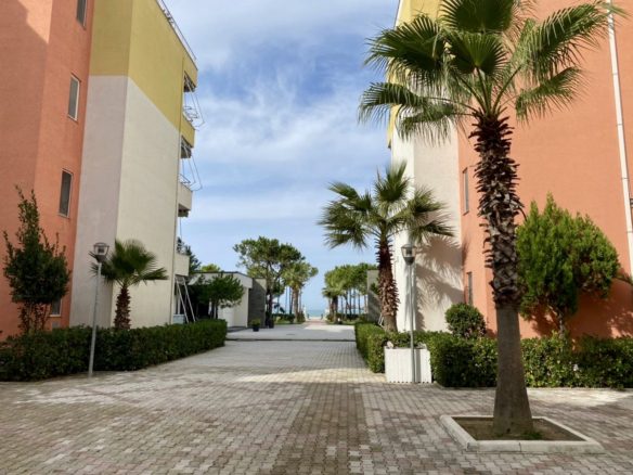 Apartament 75 m2, ngjitur me hotel Suprem, Qerret.