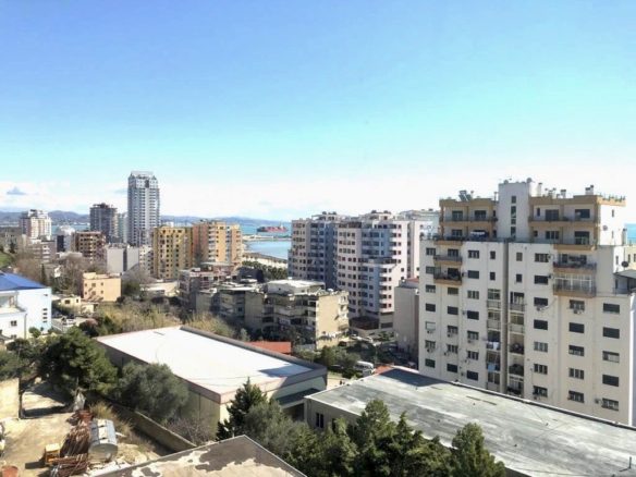 Apartament 82 m2 per shitje prane shkolles Italiane, Durres