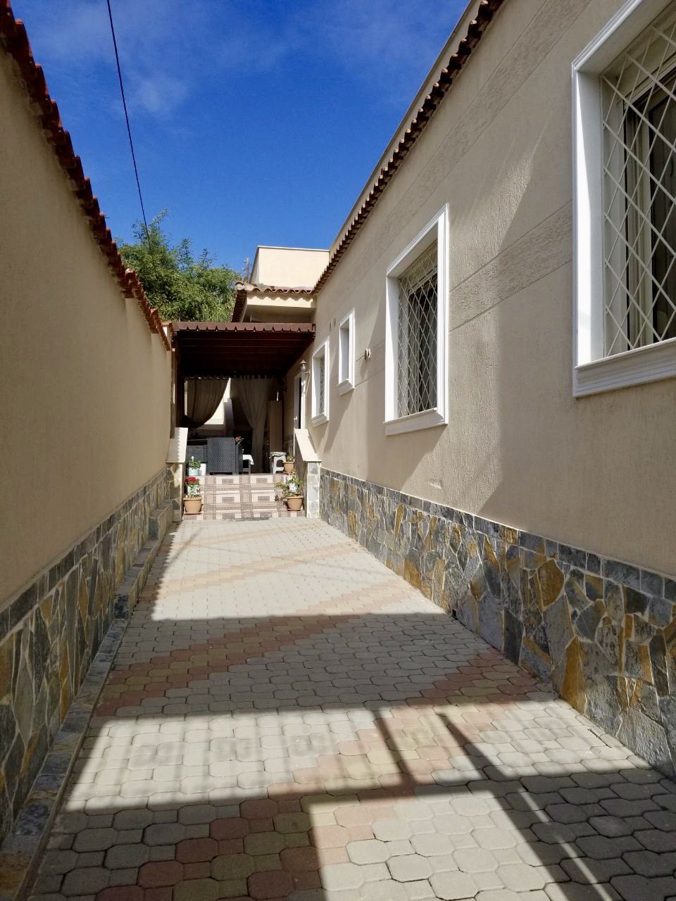 Shtepi private + dyqan prane shkolles Eftali Koci, Durres