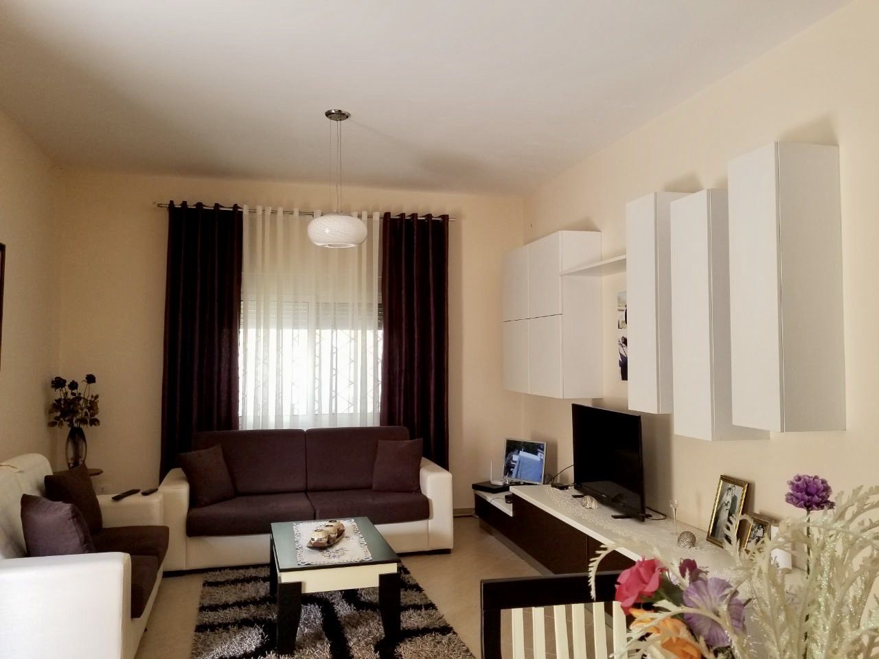 Shtepi private + dyqan prane shkolles Eftali Koci, Durres