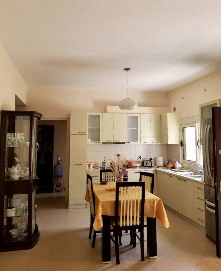 Shtepi private + dyqan prane shkolles Eftali Koci, Durres