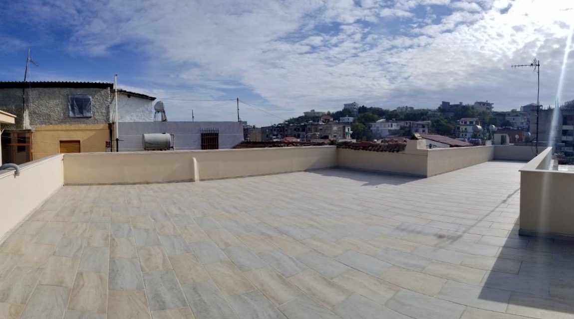Shtepi private + dyqan prane shkolles Eftali Koci, Durres