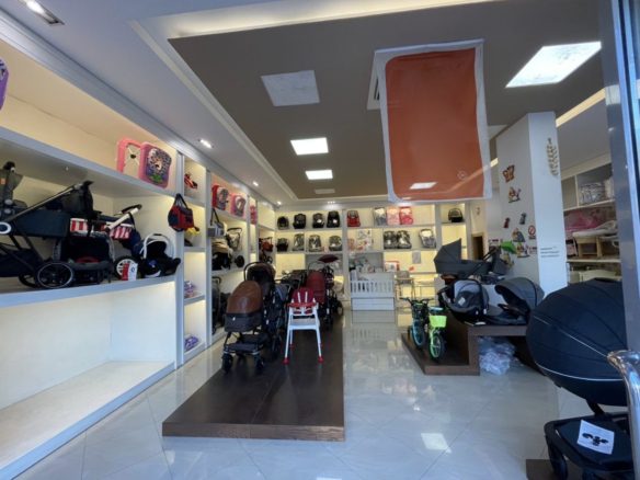 Ambient biznesi per shitje ose qera prane Kolegjit Eneida, Durres