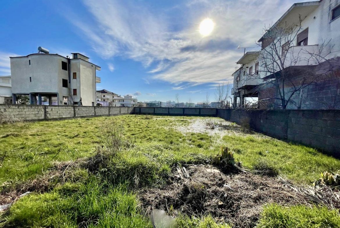 400 m2 e pershtatshme per ndertim, Plazh Durres