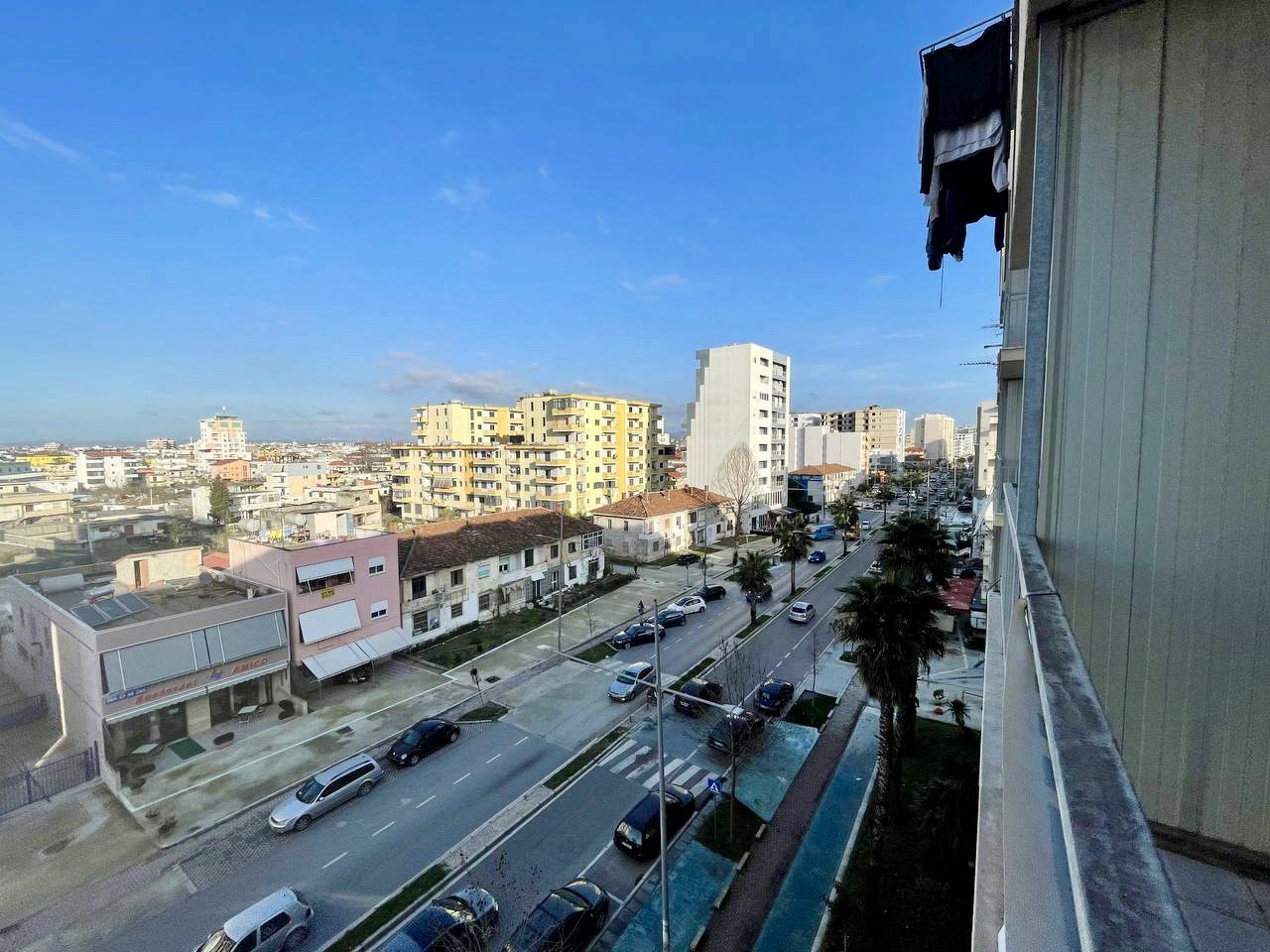 Apartamet 2+1 prane Hotel Palace, Durres