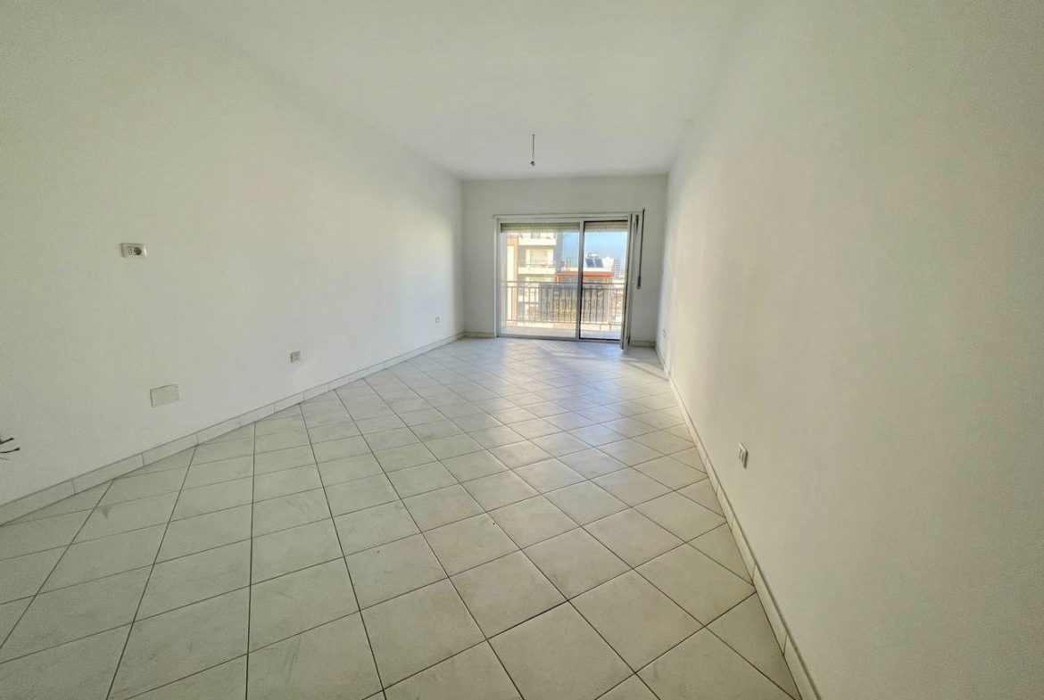 Apartamet 2+1 prane Hotel Palace, Durres