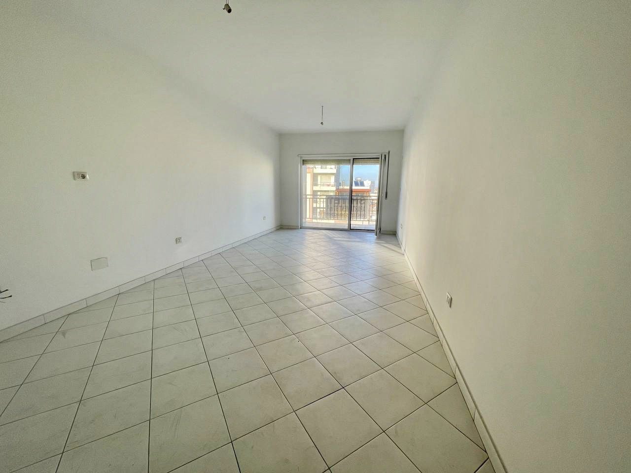 IMAGE 2021-02-08 09:39:23 Apartamet 2+1 prane Hotel Palace, Durres