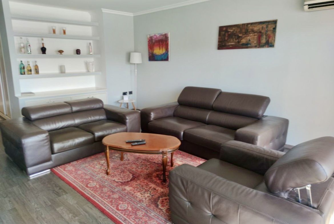 PENTHOUSE PËR QERA te Sheshi Wilson, Tirane