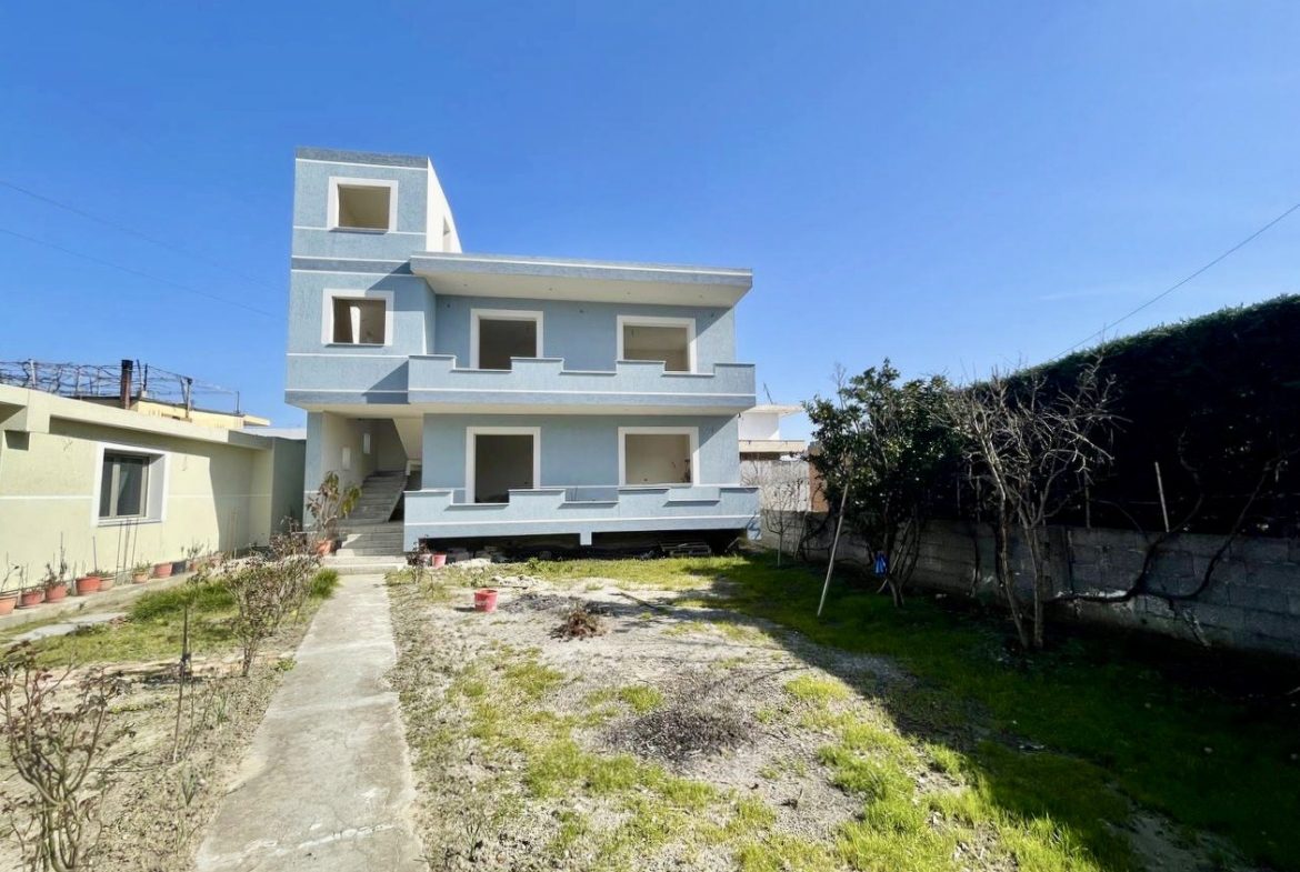 Shtepi 2 kate per shitje, Shkozet Durres