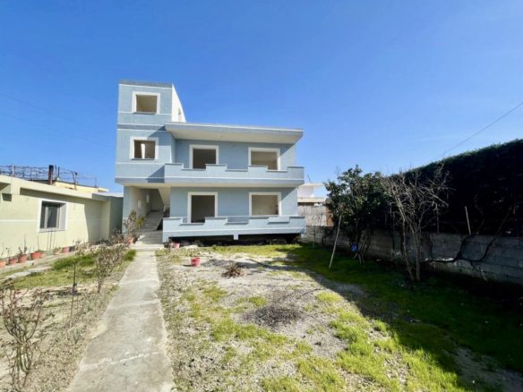 Shtepi 2 kate per shitje, Shkozet Durres
