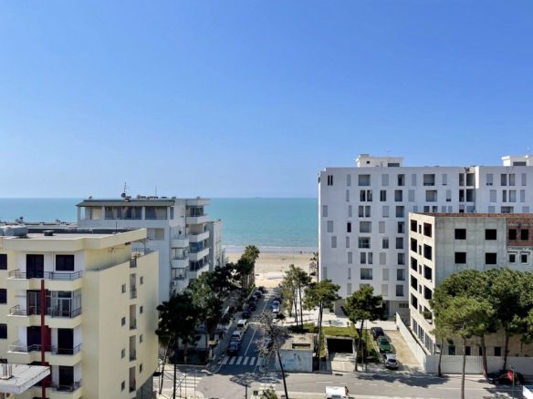 Super papafingo 220 m2 me pamje 360° nga deti, prane Hotel Majestic, Golem.