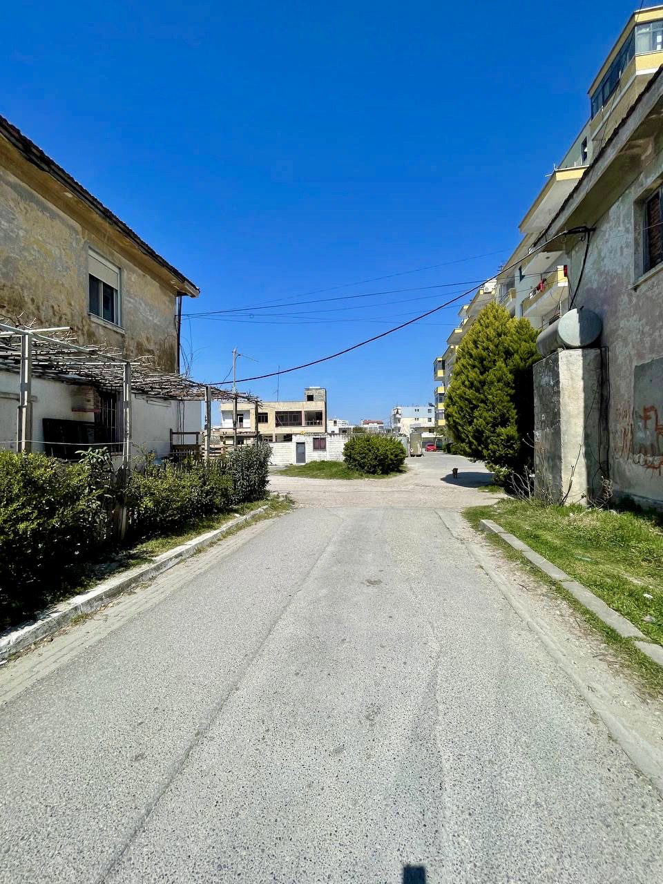 1880 m2 toke prane Hotel Palace, Plazh