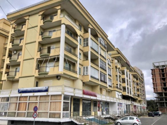 Apartamente dhe gasoniere prane Shkembit Kavajes, Durres