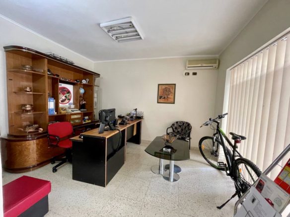 Ambient biznesi 60 m2 prane Gjykates se Durresit