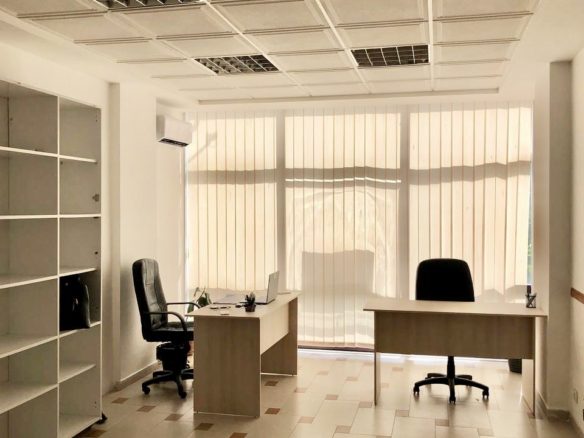 Ambient biznesi 30 m2 prane Pallatit te Sportit, Durres