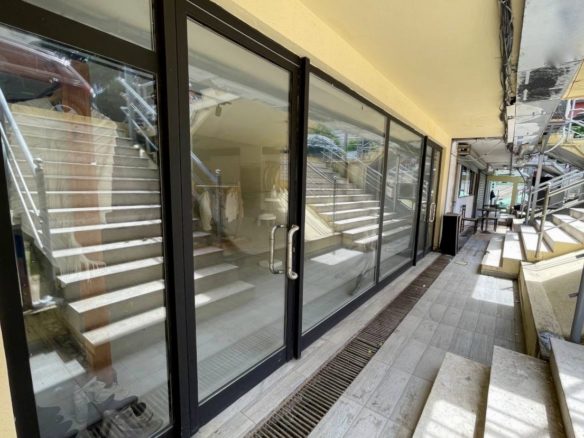 Ambient biznesi 76.50 m2 ngjitur me pallatin e Sportit, Durres