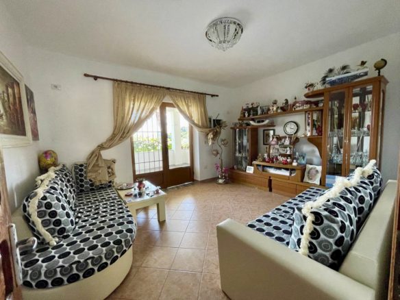 Shitet apartament 3+1 te Vila e Zogut, Durres.
