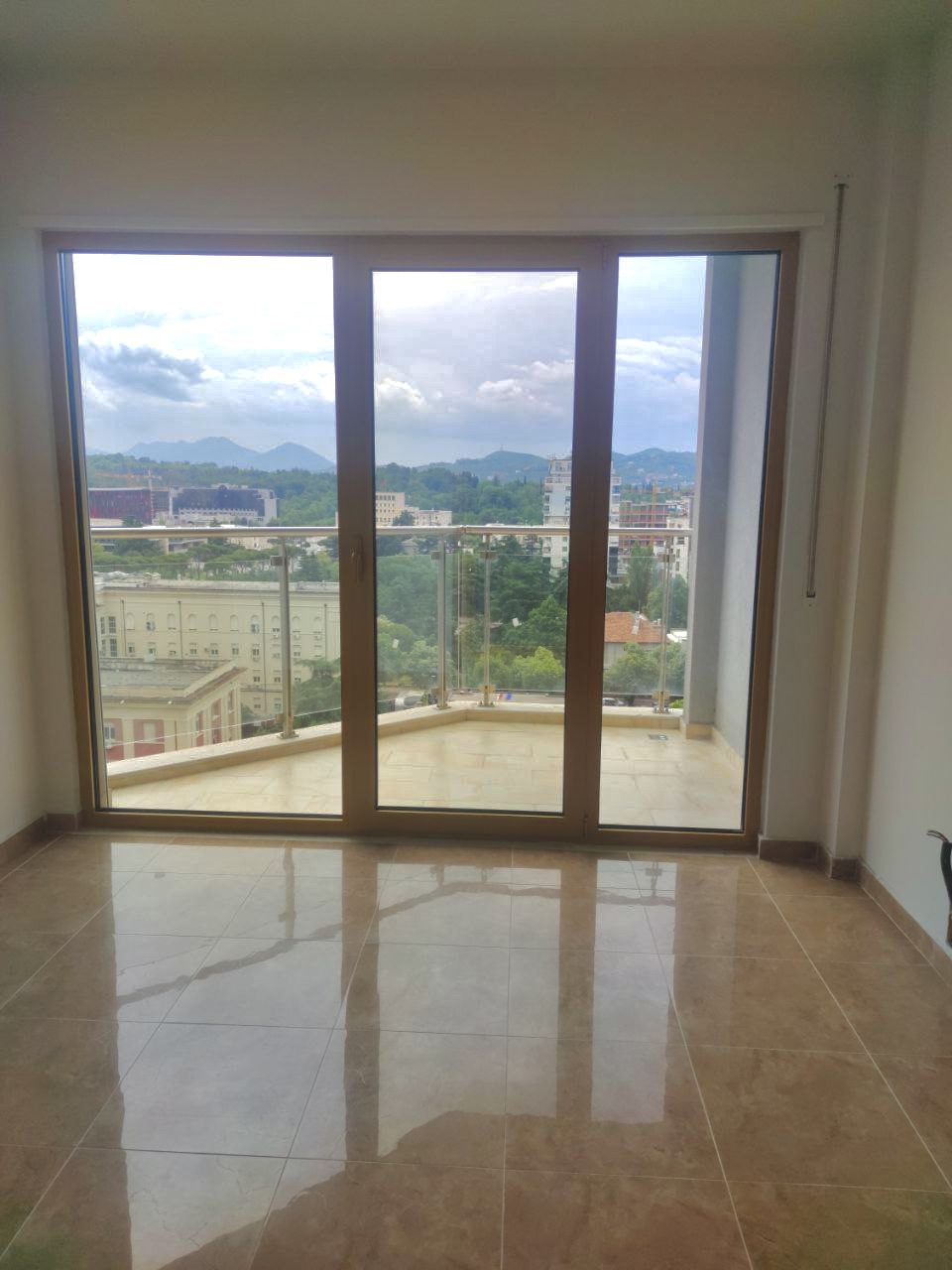 Jepen 2 ambiente per zyre, prane Kullave Binjake, Tirane.