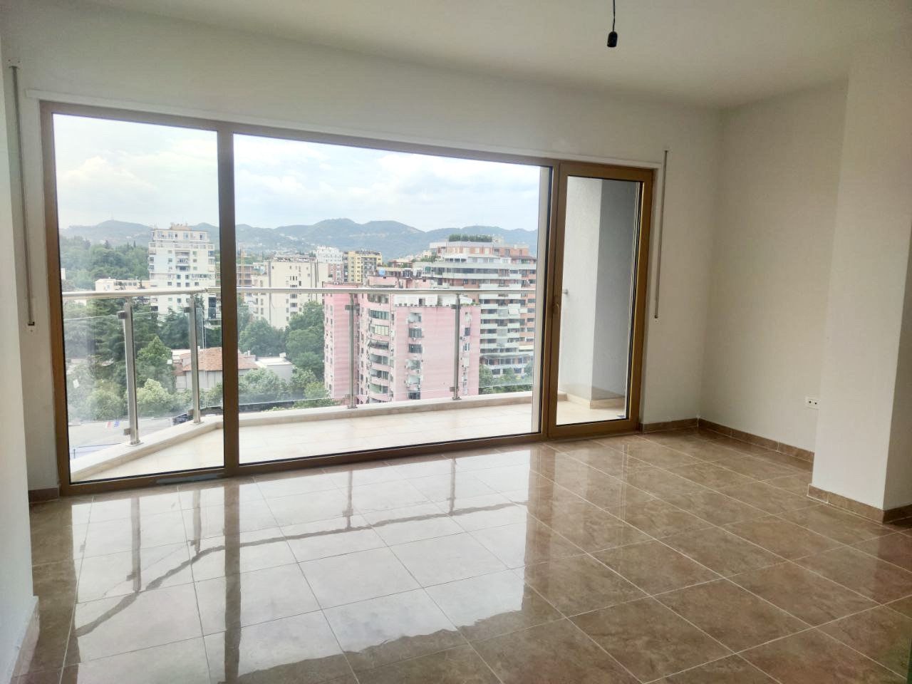 Jepen 2 ambiente per zyre, prane Kullave Binjake, Tirane.