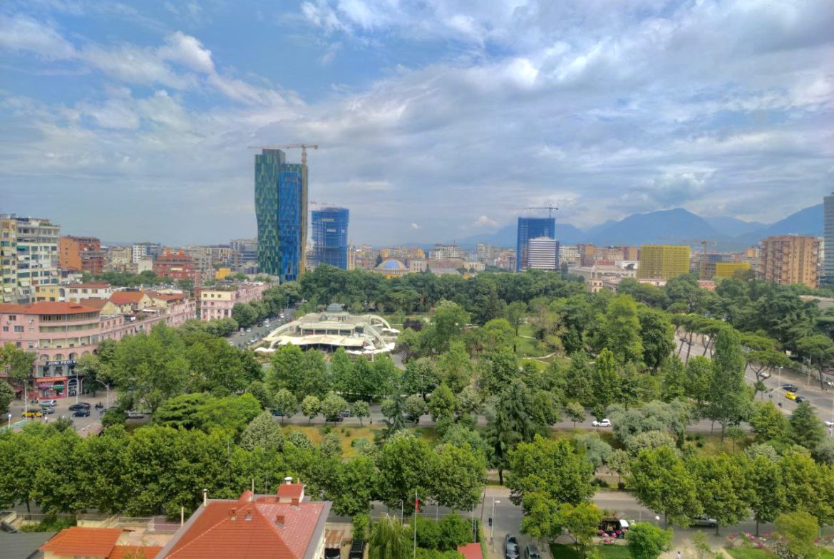 Jepen 2 ambiente per zyre, prane Kullave Binjake, Tirane.