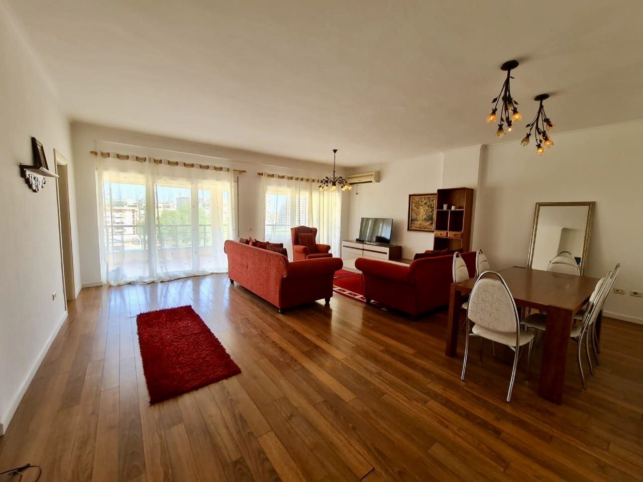 PËR QERA : APARTAMENT ME SUPER PAMJE TE KOPSHTI ZOOLOGJIK, TIRANE