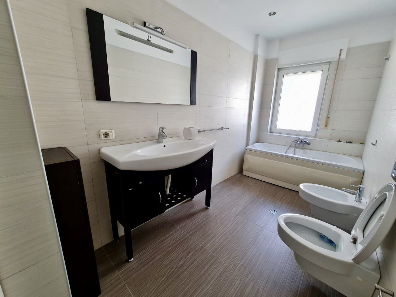 PËR QERA : APARTAMENT ME SUPER PAMJE TE KOPSHTI ZOOLOGJIK, TIRANE