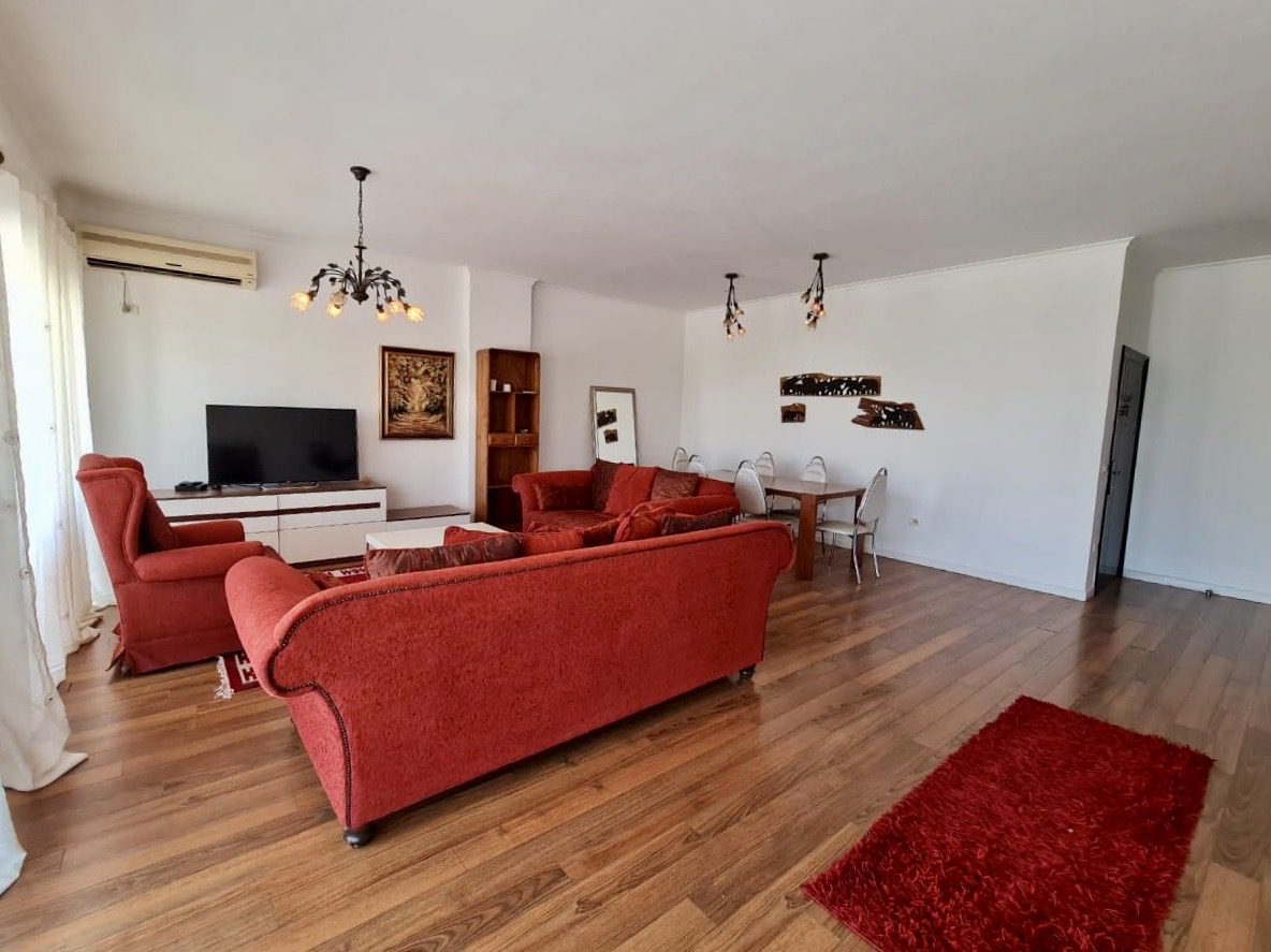 PËR QERA : APARTAMENT ME SUPER PAMJE TE KOPSHTI ZOOLOGJIK, TIRANE