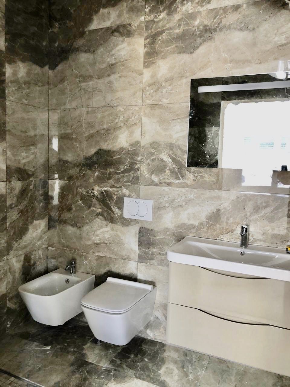 Apartament me pamje nga deti, te Royal Park Hotel, Kavaje.