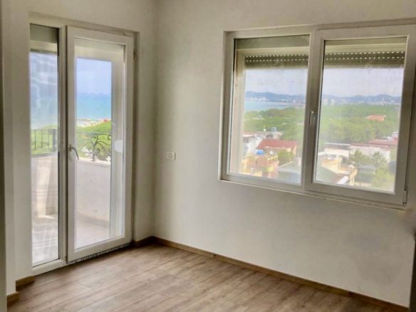 Apartament me pamje nga deti, te Royal Park Hotel, Kavaje.