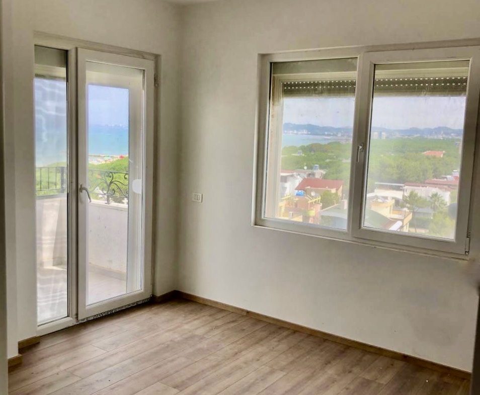 Apartament me pamje nga deti, te Royal Park Hotel, Kavaje.