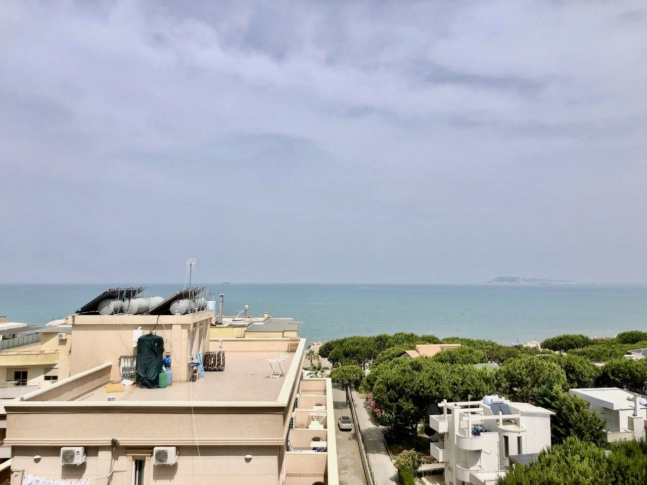 Apartament me pamje nga deti, te Royal Park Hotel, Kavaje.
