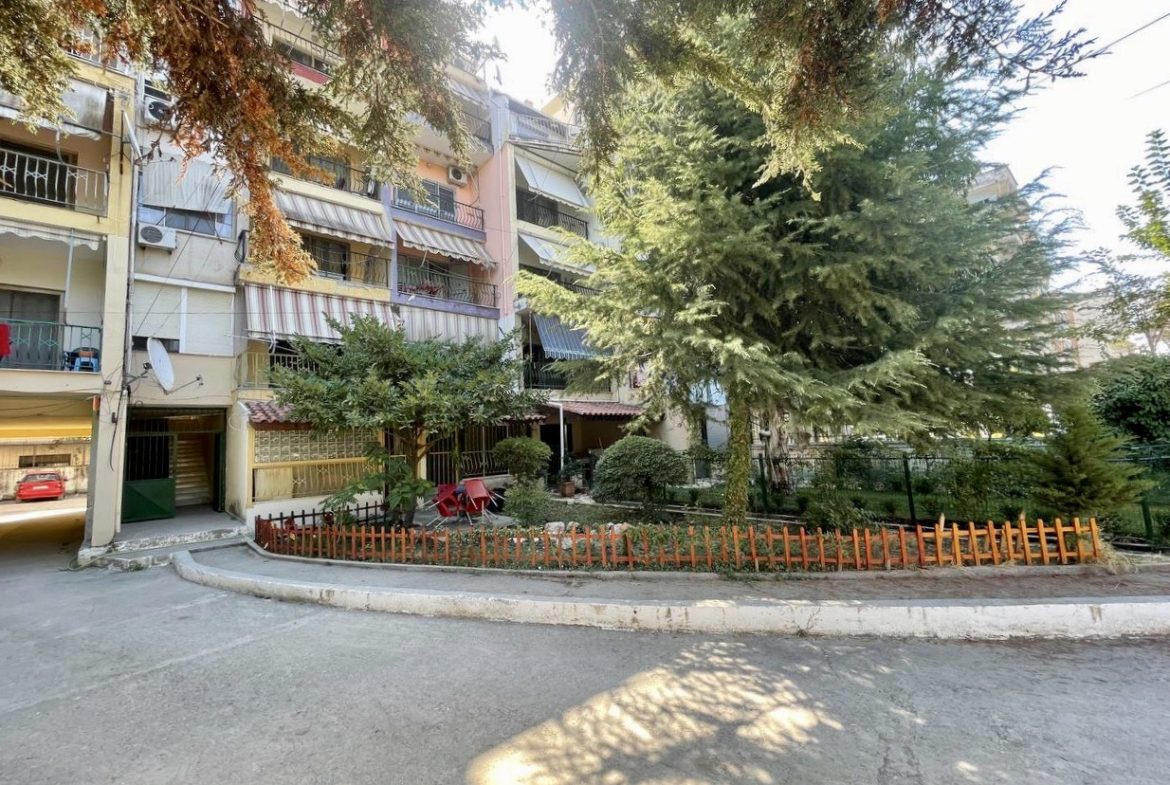 Shitet duplex i investuar me siperfaqe ndertimi 126 m2 dhe 45 m2 oborr, Golem