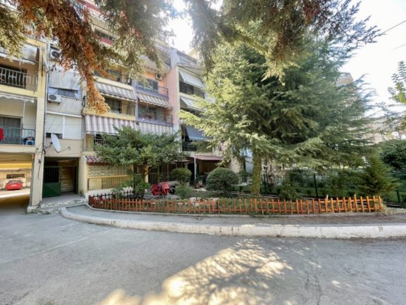 Shitet duplex i investuar me siperfaqe ndertimi 126 m2 dhe 45 m2 oborr, Golem