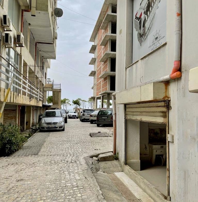 Garazh 25 m2 prane pasticeri Cialda, Durres