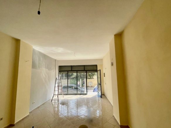 Ambient biznesi 35 m2 me qira mbrapa rajonit te policise, Durres